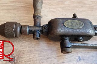 Renovovali jsme dědečkovu starou ruční vrtačku | Renovujte s námi